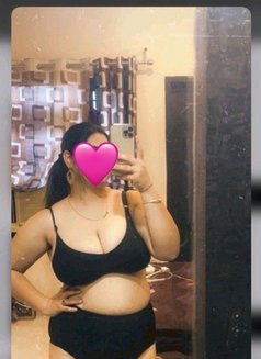 Tanvi - puta in New Delhi Photo 1 of 4