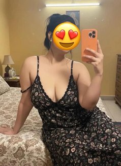 Tanvi - puta in New Delhi Photo 2 of 4