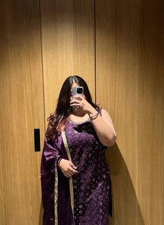 Tanvi - puta in New Delhi Photo 3 of 4