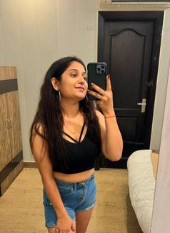 Tanvi Sharma - masseuse in Mumbai Photo 1 of 4