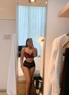 Tanya - puta in Singapore Photo 5 of 8
