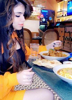 Tanya Gaur - puta in Dubai Photo 3 of 7