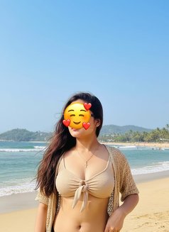 Tanya Gill Indian - puta in Dubai Photo 9 of 9