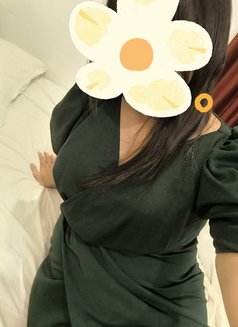 Tanya - escort in Mumbai Photo 3 of 5