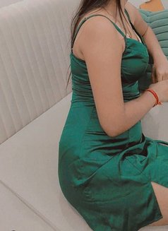 Tanya - puta in Noida Photo 1 of 2