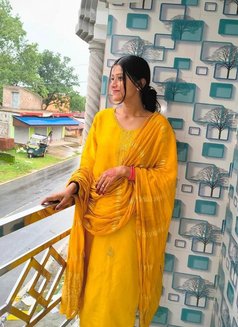 Tanya Mishra - puta in Hyderabad Photo 2 of 5