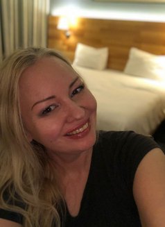 Tanya - escort in Dubai Photo 4 of 5