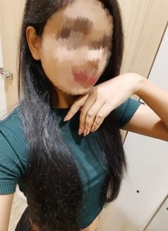 Riya (Web Cam & Real Meet) - puta in Hyderabad Photo 2 of 3