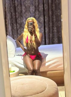 Tara - puta in Entebbe Photo 2 of 4