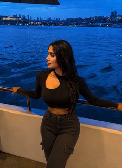 Rima - masseuse in Muscat Photo 2 of 5