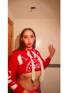 Tara - Transsexual escort in Beirut Photo 11 of 11