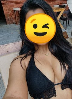 Tara Sexy and Hot Girl - puta in Lucknow Photo 1 of 2