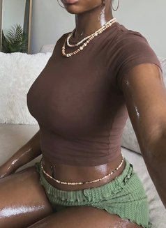 Dianne - escort in Kampala Photo 5 of 10