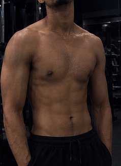 Tare Q - Intérprete masculino de adultos in Jeddah Photo 6 of 6