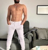 طارق - Male escort in Riyadh