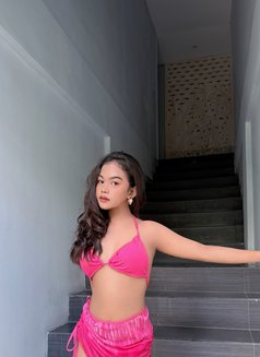 Tari Hot Slim Girl - puta in Bali Photo 1 of 9