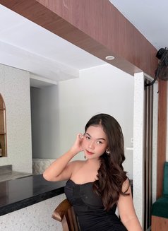 Tari Hot Slim Girl - puta in Bali Photo 8 of 9