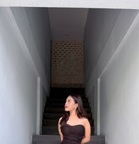 Tari Hot Slim Girl - puta in Bali
