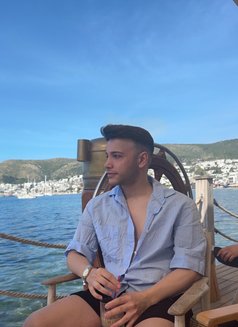 Tarık - Male escort in İstanbul Photo 1 of 5