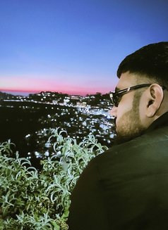 Tarun - Male escort in New Delhi Photo 4 of 5