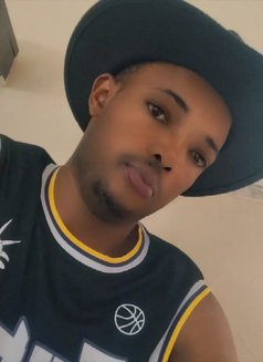 Tash - Acompañantes masculino in Kampala Photo 2 of 3