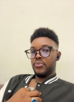 Tash - Acompañantes masculino in Kampala Photo 3 of 3