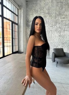 Taste me once crave me forever - puta in Dubai Photo 16 of 17