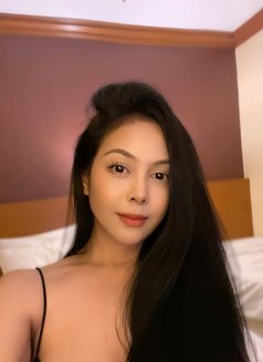 Tasya - puta in Singapore Photo 2 of 7