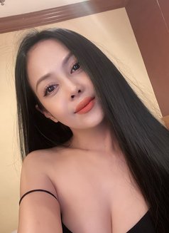 Tasya - puta in Singapore Photo 3 of 7
