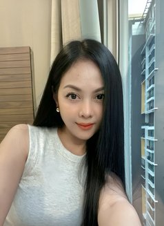 Tasya - puta in Singapore Photo 4 of 7