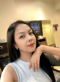 Tasya - puta in Singapore Photo 6 of 7