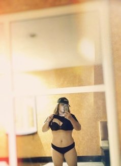 Tattooed Curvy for Outcall - puta in Makati City Photo 2 of 2