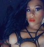 Tayla Lavinsque - Transsexual escort in Paris Photo 1 of 5