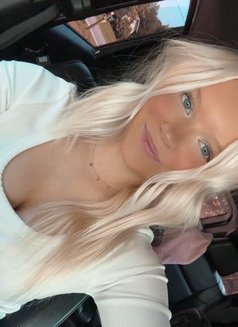 Taylor - puta in Dakar Photo 1 of 2