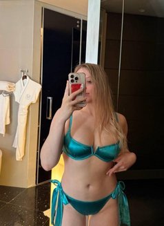 Taylor - escort in Dubai Photo 5 of 10