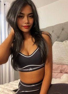 Taylor - escort in Tokyo Photo 1 of 8