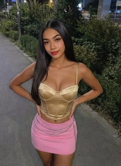 Taylor - escort in Tokyo Photo 7 of 8