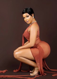 Tee - escort in Singapore Photo 2 of 8