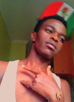 Tee - Acompañantes masculino in Nairobi Photo 1 of 3