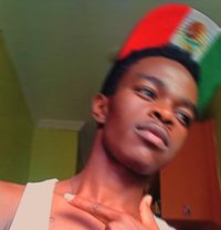 Tee - Acompañantes masculino in Nairobi