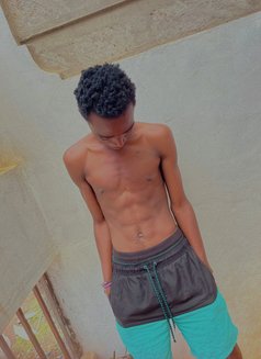 Tee - Acompañantes masculino in Nairobi Photo 3 of 3