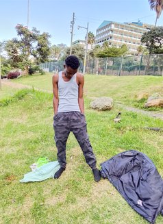 Tee - Acompañantes masculino in Nairobi Photo 4 of 4