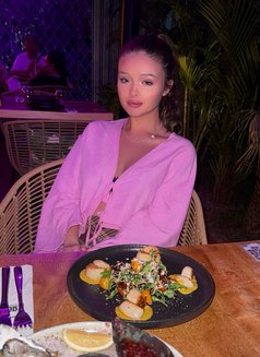 Teen Camila Baby Face - puta in Dubai Photo 2 of 7