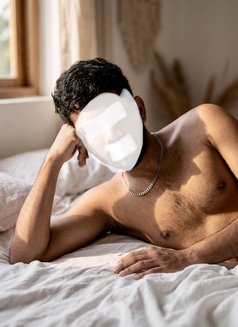 Teen Kinkster - Male escort in Colombo Photo 4 of 4
