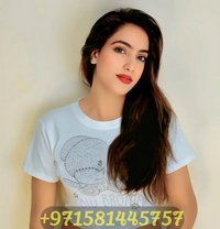 Teen Mahi - puta in Dubai Photo 1 of 5