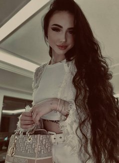 Teen Young Angel Vikki - puta in Dubai Photo 20 of 20