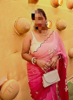 Bhabhi cam - escort in Bangalore Photo 1 of 2