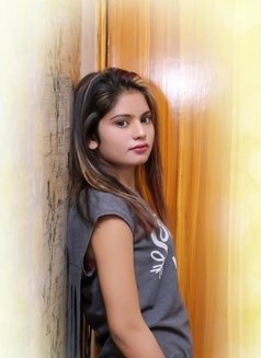 Teenage Sara Khan - puta in Muscat Photo 5 of 5