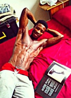 Tehuty - Male adult performer in Accra Photo 1 of 5