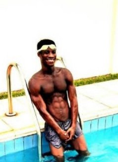 Tehuty - Male adult performer in Accra Photo 2 of 5